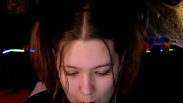 Snapshot of DjennaPalme chatting on 11.01.25 DjennaPalme online show from 11.01.25