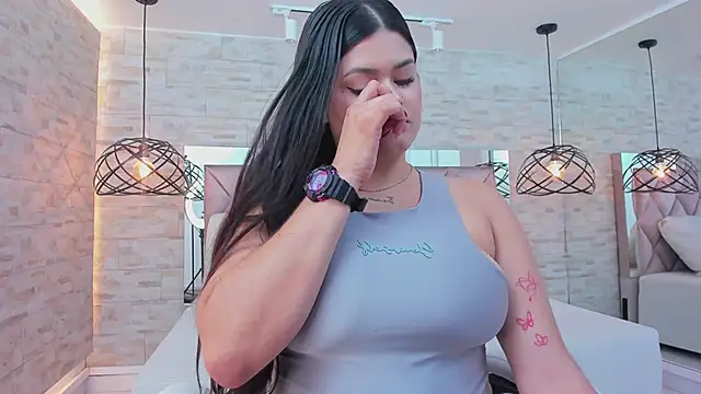 Snapshot of im_mou_ chatting on 01.18.25 im mou online show from 01.18.25