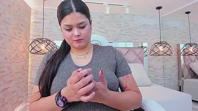 Snapshot of im_mou_ chatting on 01.24.25 im mou online show from 01.24.25