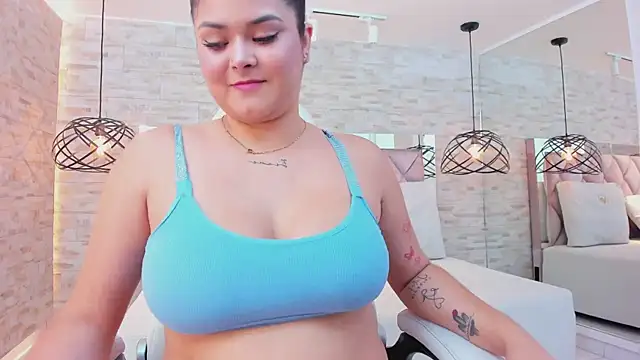 Snapshot of im_mou_ chatting on 01.25.25 im mou online show from 01.25.25