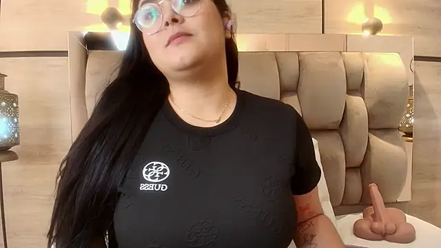 Snapshot of im_mou_ chatting on 10.27.25 im mou online show from 10.27.25