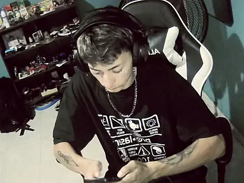 Snapshot of Jughead_16 chatting on 11.10.25 Jughead 16 online show from 11.10.25