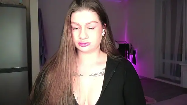 Snapshot of JuicyHelenX chatting on 04.22.26 JuicyHelenX online show from 04.22.26