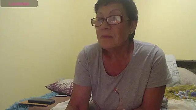 Snapshot of Sandra_Carina chatting on 06.18.26 Sandra Carina online show from 06.18.26