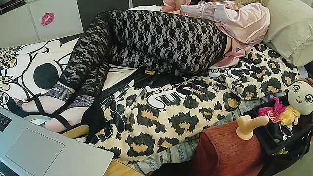 CristinaTrav online show from 10.20.25