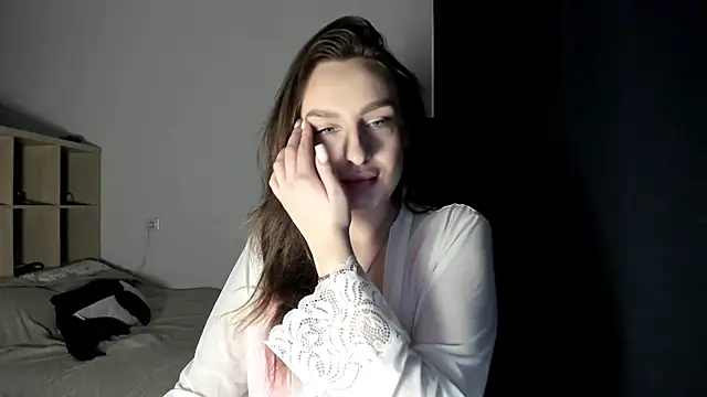 Snapshot of Ella___Bell chatting on 02.11.25 Ella Bell online show from 02.11.25