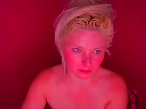 Snapshot of qvncrazy chatting on 01.03.25 qvncrazy online show from 01.03.25