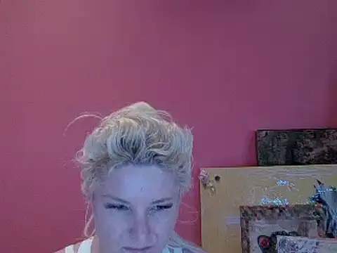 Snapshot of qvncrazy chatting on 01.09.25 qvncrazy online show from 01.09.25