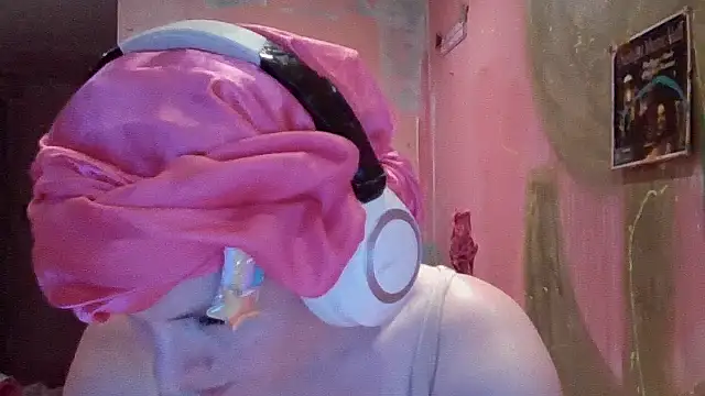 Snapshot of qvncrazy chatting on 11.07.25 qvncrazy online show from 11.07.25