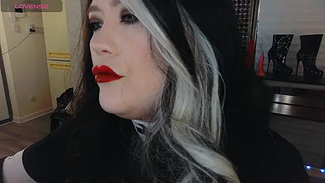 wickedxqueen online show from 04.15.26