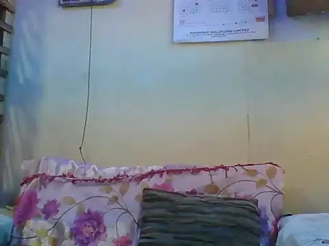 Snapshot of Slender-simple1 chatting on 10.31.25 Slender-simple1 online show from 10.31.25