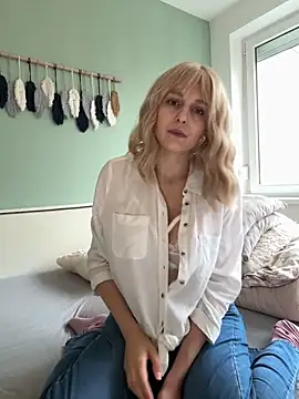 Snapshot of LaurenSommer chatting on 11.12.25 LaurenSommer online show from 11.12.25