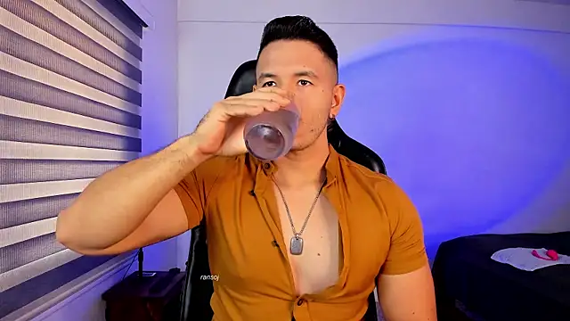 Snapshot of ransoj chatting on 10.21.25 ransoj online show from 10.21.25