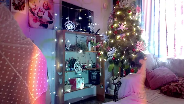 Snapshot of your_space chatting on 12.25.24 your space online show from 12.25.24