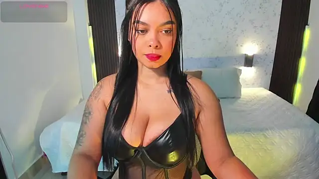 Snapshot of MartinaBianchi chatting on 10.11.25 MartinaBianchi online show from 10.11.25