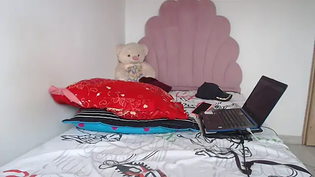 Snapshot of lady_hot2xx chatting on 11.04.25 lady hot2xx online show from 11.04.25