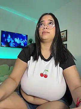 Snapshot of tati_reyess chatting on 11.03.25 tati reyess online show from 11.03.25