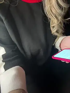 Snapshot of Mayoosh6 chatting on 02.09.25 Mayoosh6 online show from 02.09.25