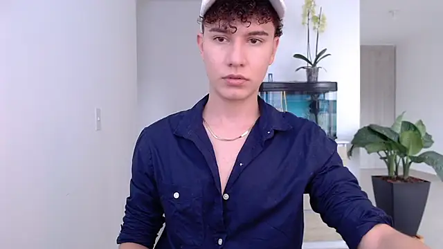 Snapshot of adrian_morelly chatting on 12.01.24 adrian morelly online show from 12.01.24