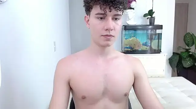 Snapshot of adrian_morelly chatting on 03.19.25 adrian morelly online show from 03.19.25