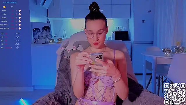 Snapshot of shey1i chatting on 12.10.24 shey1i online show from 12.10.24