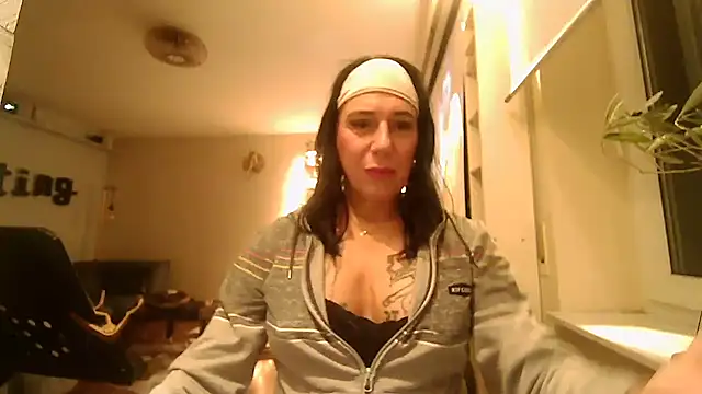 Snapshot of TS-Micaela chatting on 12.19.24 TS-Micaela online show from 12.19.24