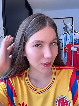 AmelieLaurent  online show from 06.18.26