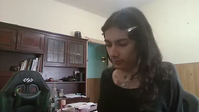 Snapshot of calliemaggotbone chatting on 04.23.26 calliemaggotbone online show from 04.23.26
