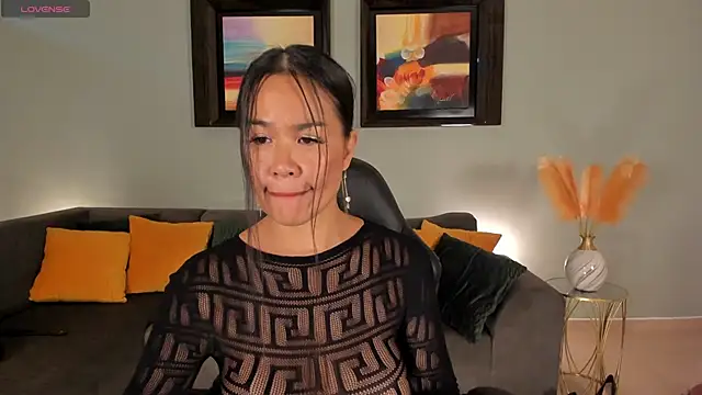 PuiYee online show from 01.06.25
