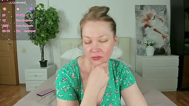 Snapshot of CutieGinger chatting on 04.08.26 CutieGinger online show from 04.08.26