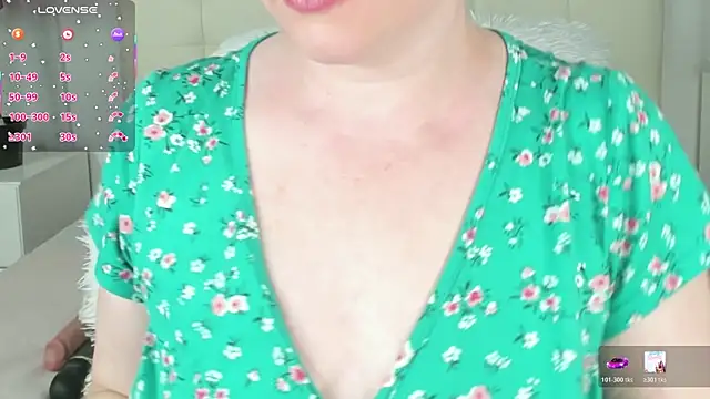 Snapshot of CutieGinger chatting on 04.23.26 CutieGinger online show from 04.23.26