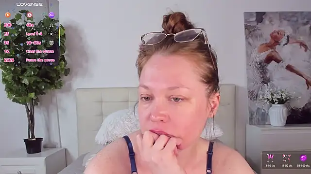 Snapshot of CutieGinger chatting on 05.10.26 CutieGinger online show from 05.10.26