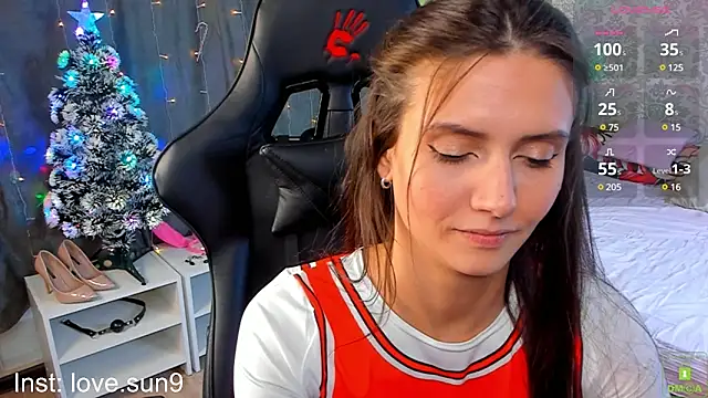 Snapshot of Michel_Momsen chatting on 12.20.24 Michel Momsen online show from 12.20.24