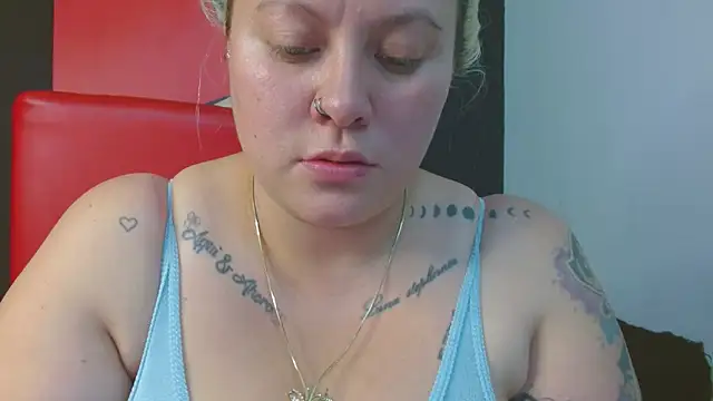 Snapshot of miley_jensen chatting on 10.22.25 miley jensen online show from 10.22.25