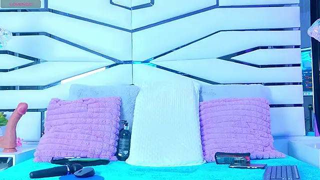 Iris Ross  online show from 02.12.25