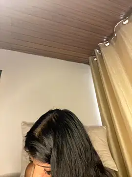 Snapshot of AgathaGeorgiou chatting on 10.04.25 AgathaGeorgiou online show from 10.04.25