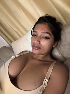 Snapshot of AgathaGeorgiou chatting on 10.06.25 AgathaGeorgiou online show from 10.06.25