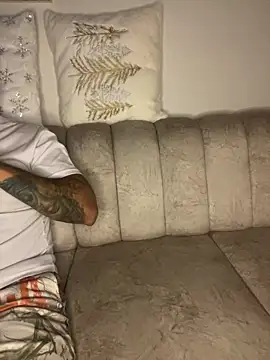 Snapshot of AgathaGeorgiou chatting on 10.22.25 AgathaGeorgiou online show from 10.22.25