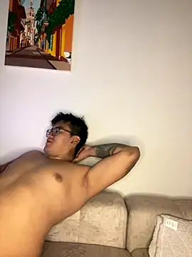 Snapshot of AgathaGeorgiou chatting on 10.30.25 AgathaGeorgiou online show from 10.30.25