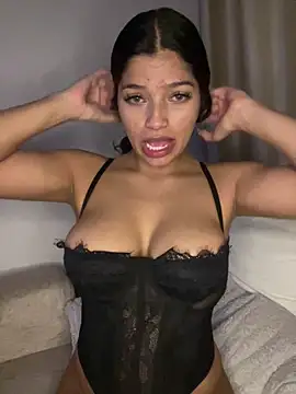 Snapshot of AgathaGeorgiou chatting on 11.07.25 AgathaGeorgiou online show from 11.07.25