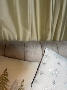 Snapshot of AgathaGeorgiou chatting on 11.08.25 AgathaGeorgiou online show from 11.08.25