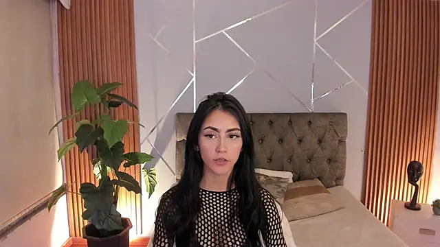 Snapshot of Coralinnee_ chatting on 04.25.26 Coralinnee online show from 04.25.26