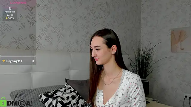 Snapshot of Kelly_Powell chatting on 10.18.25 Kelly Powell online show from 10.18.25