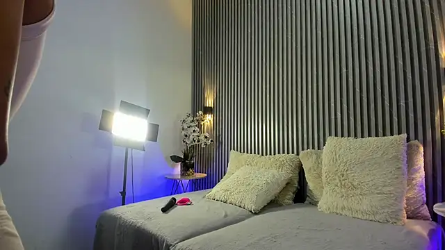 SHANONCLARK online show from 10.17.25