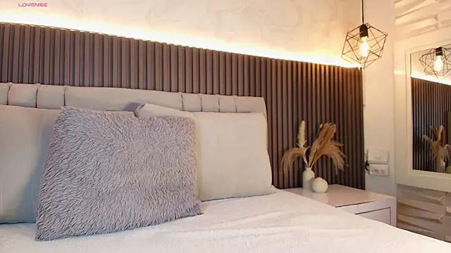 SHANONCLARK online show from 01.08.26