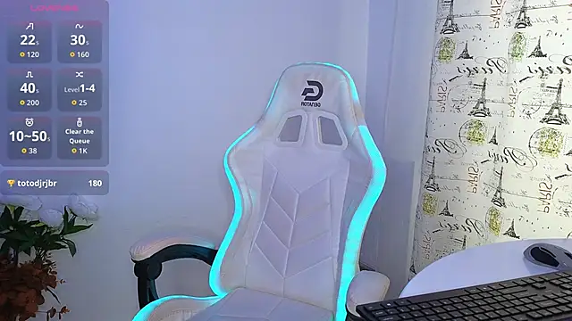 Snapshot of MileySin1111 chatting on 09.30.25 MileySin1111 online show from 09.30.25