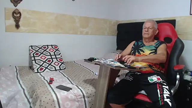 VALENTINO1983  online show from 10.22.25