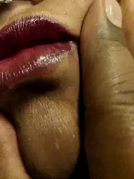 Snapshot of flamingoss chatting on 10.17.25 flamingoss online show from 10.17.25