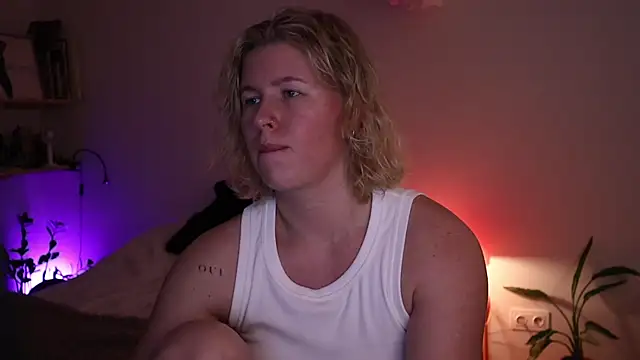 moonamii online show from 12.22.25