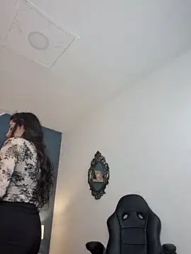 Ellie Jhonson   online show from 09.30.25